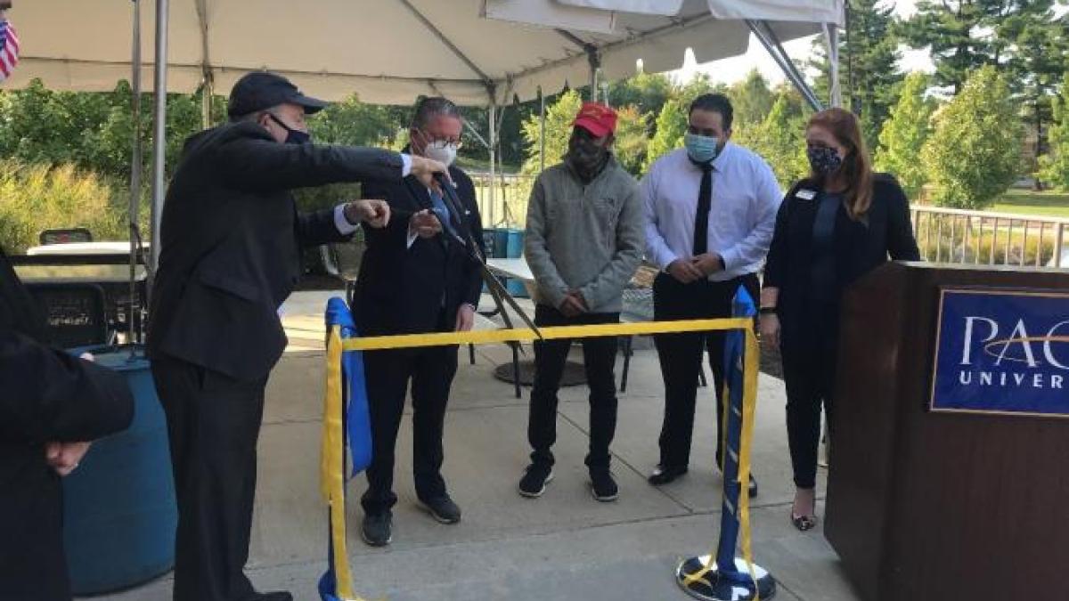 President Krislov unveils new Student Veteran Center.
