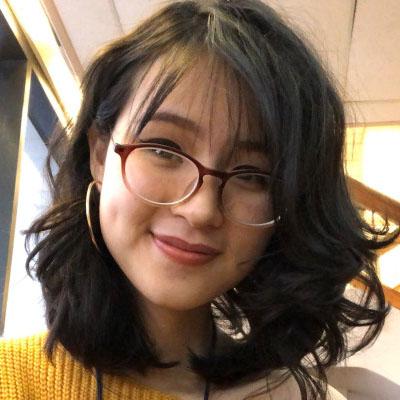 Portrait photo of Iris Nguyen