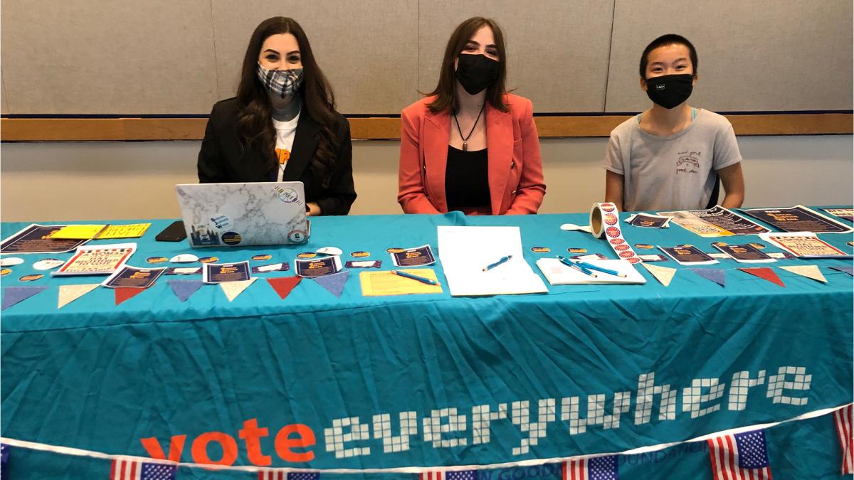CCAR volunteers partnering with Vote Everywhere to help students with their voting status