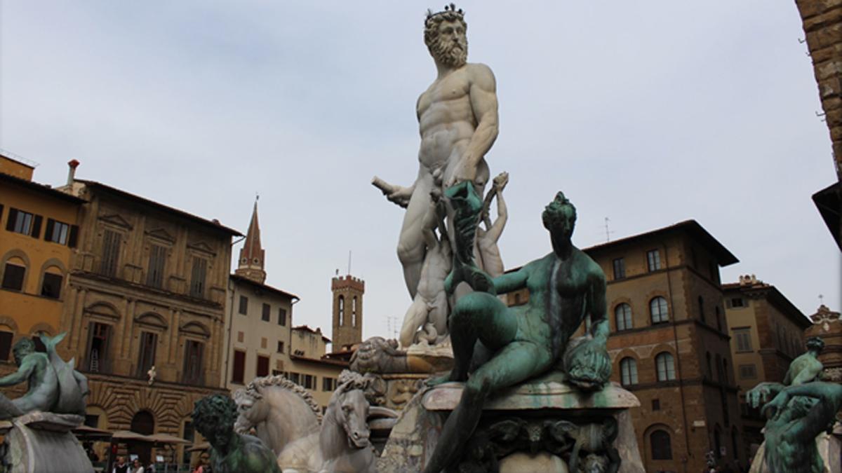 photo by Lubin student John Powell '16 of the Fountain of Neptune in the Piazza della Signoria in Florence, Italy