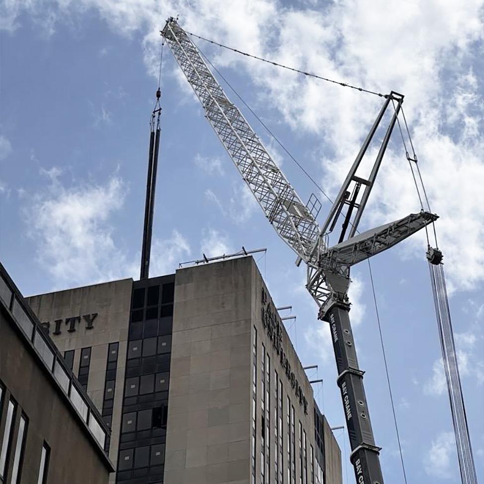 A crane measuring nearly 400 feet in length and reaching 330 feet in height—one of the largest on the East Coast—was brought in to support construction at One Pace Plaza East.