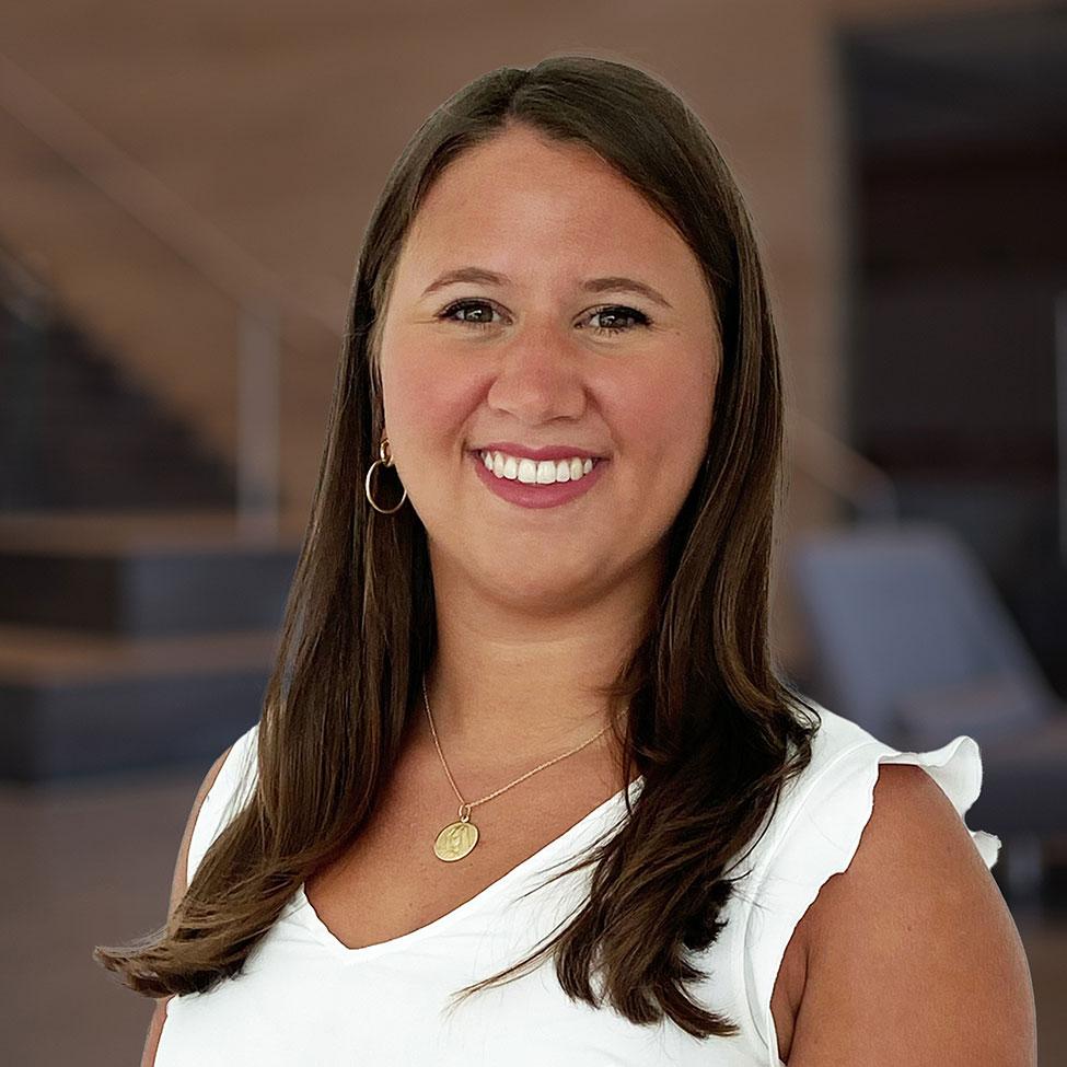 Pace Univerrsity alumni Gabriella Ferrara ’16 and Alumni Association Leadership Council Vice-Chair