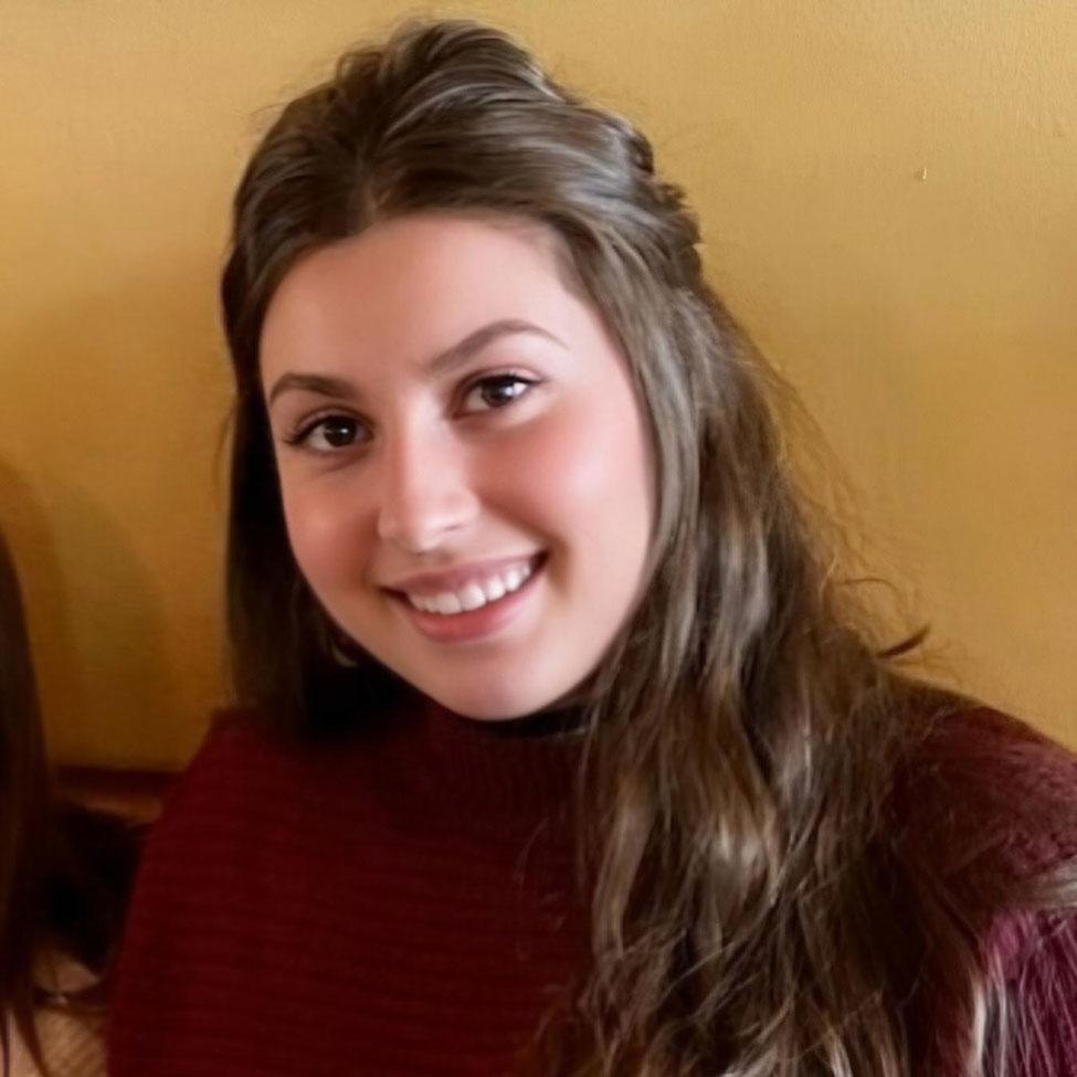 Online Commencement Program Award recipient Stephanie Ghelarducci