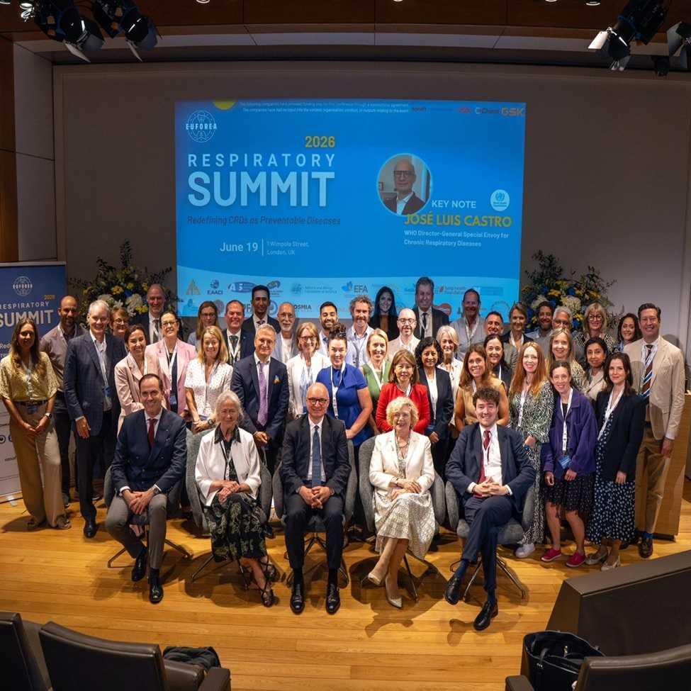 José Luis Castro posing in the center with a crowd of people who attended the EUFOREA Summit