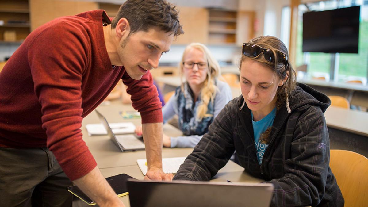 Student being mentored by a faculty member