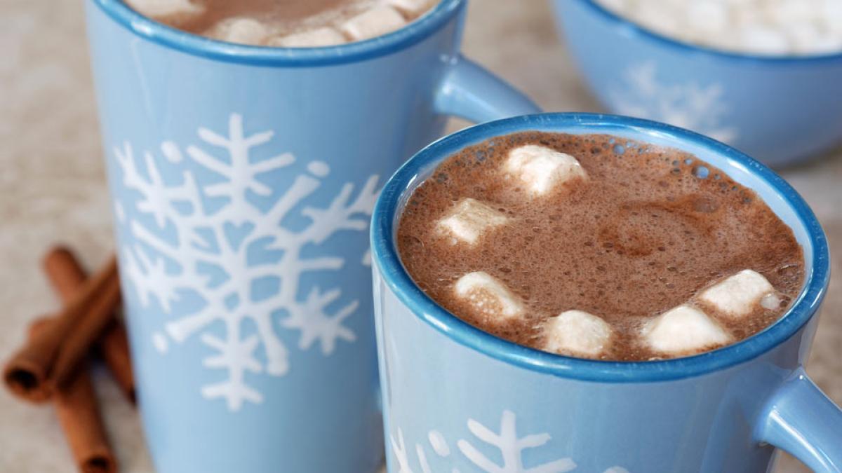 mugs of hot cocoa