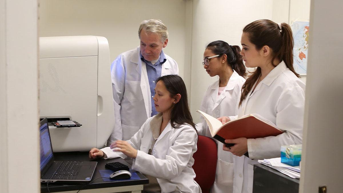 Students and faculty in Haskins Lab