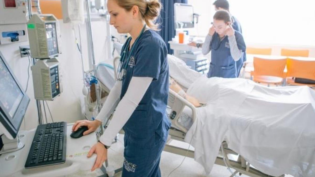 Pace University CHP Lab - photo of nursing student in lab