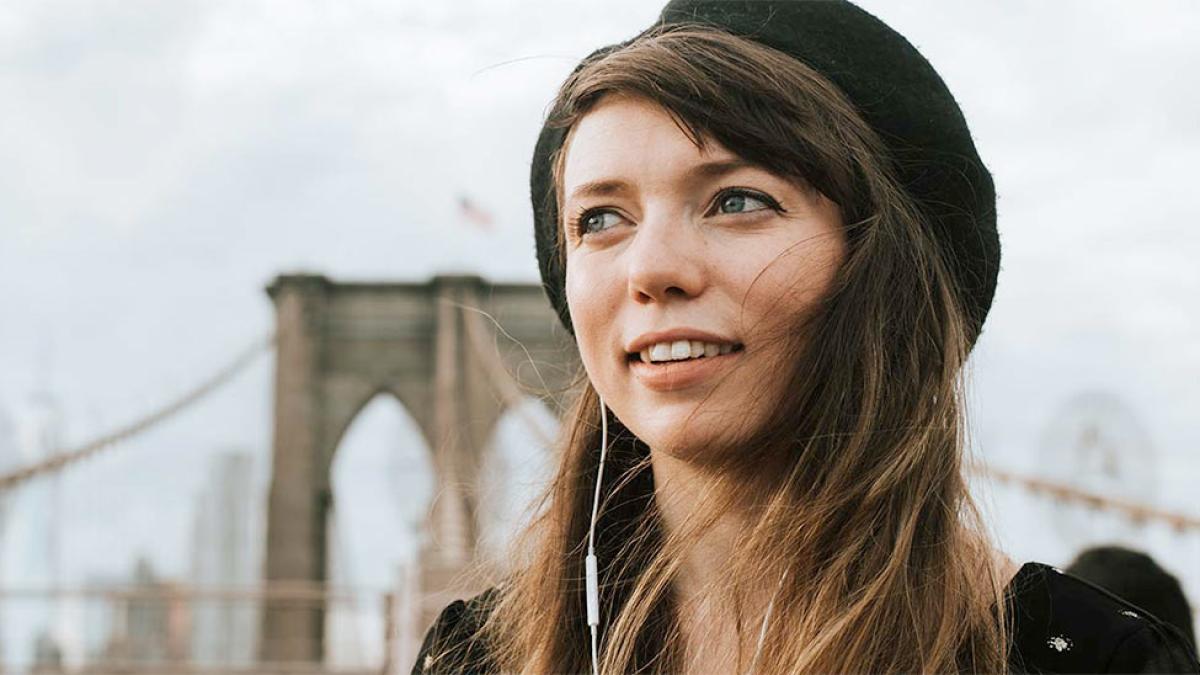 Pace student standing in front of the Brooklyn Bridge