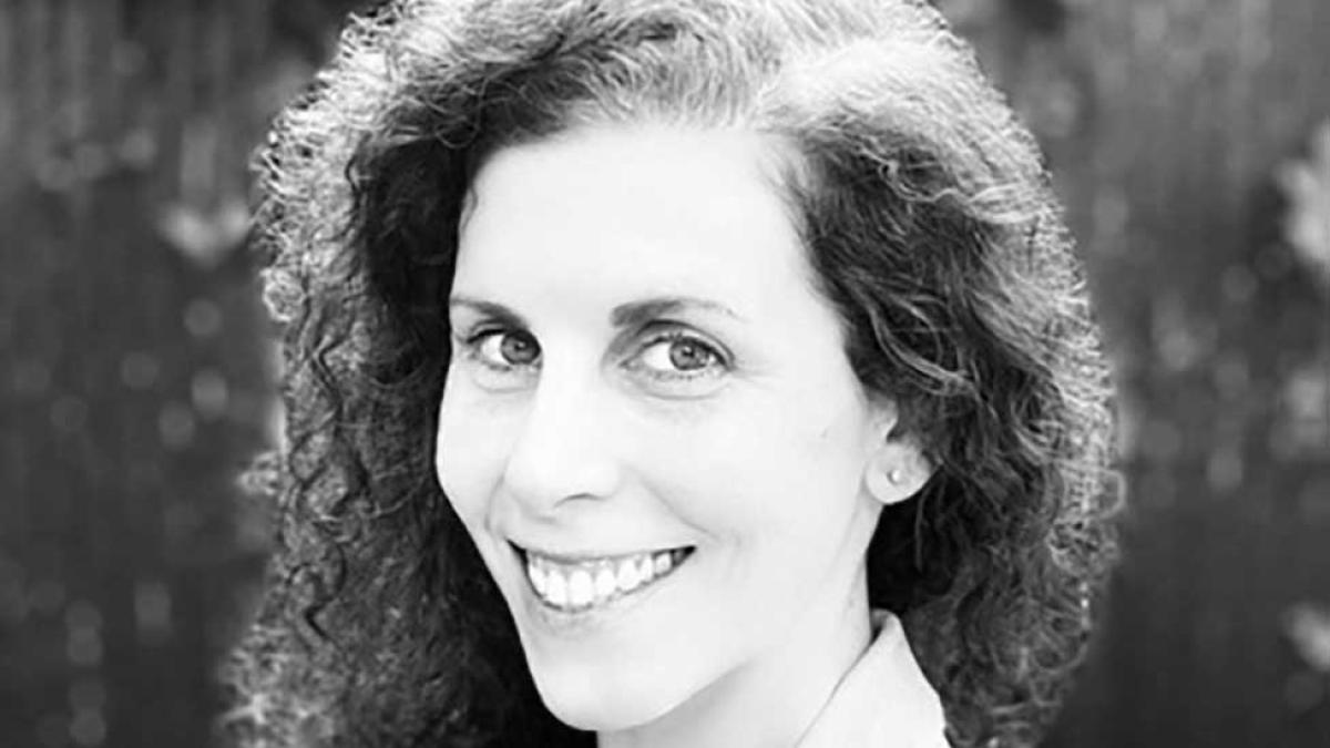Headshot of law alumna Elizabeth Dank