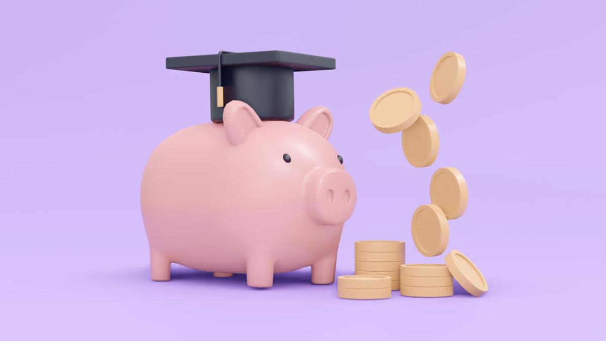 illustration of a piggy bank wearing a college mortar board cap. 