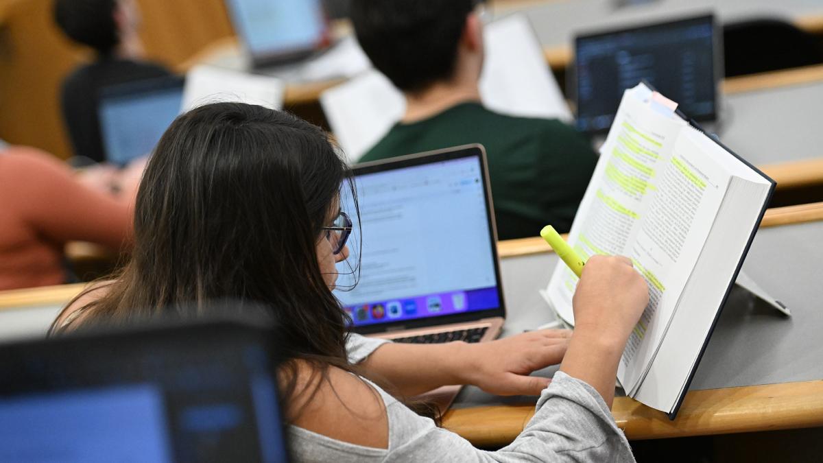 Elisabeth Haub School of Law student studying for the bar exam