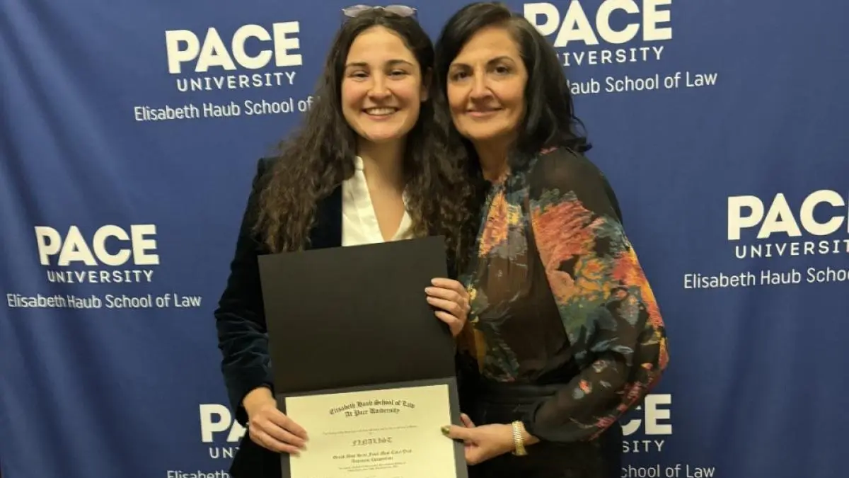 Pace Law alum Deborah Gross-Quatrone and daughter Gigi Quatrone together
