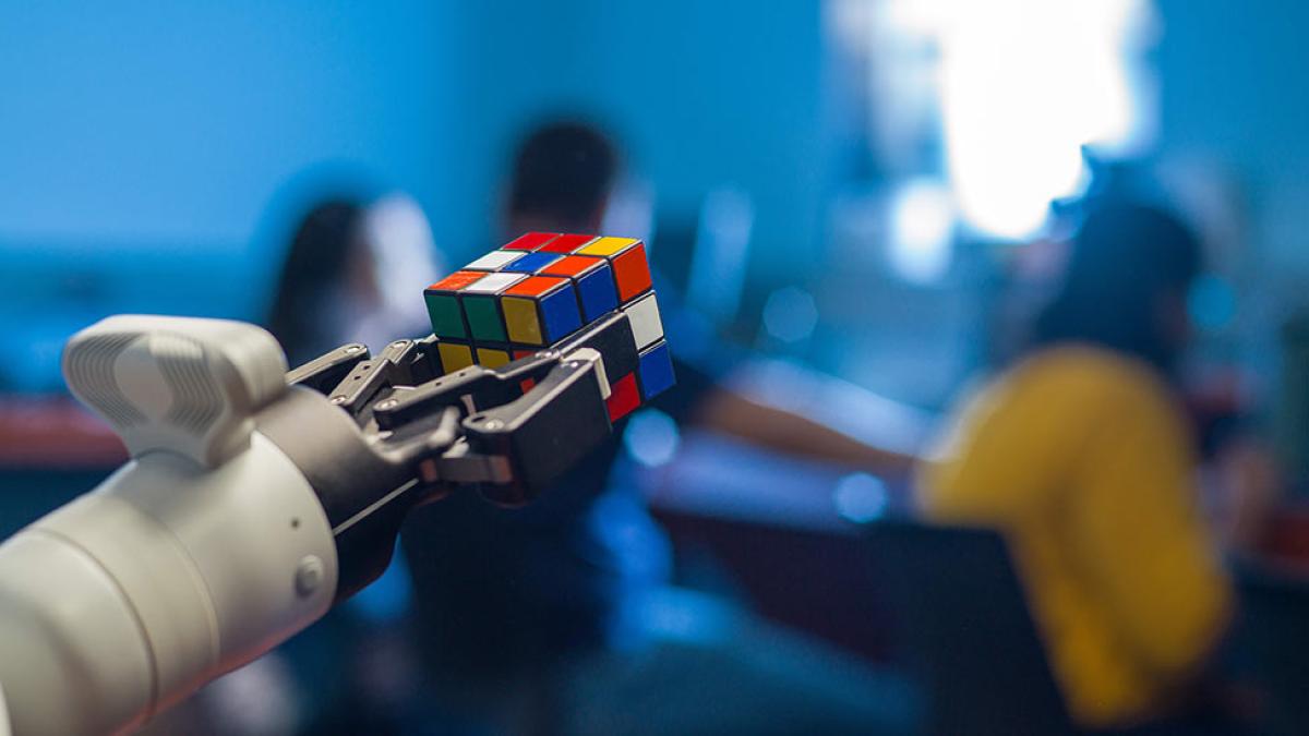 Robotic arm holding a rubik's cube
