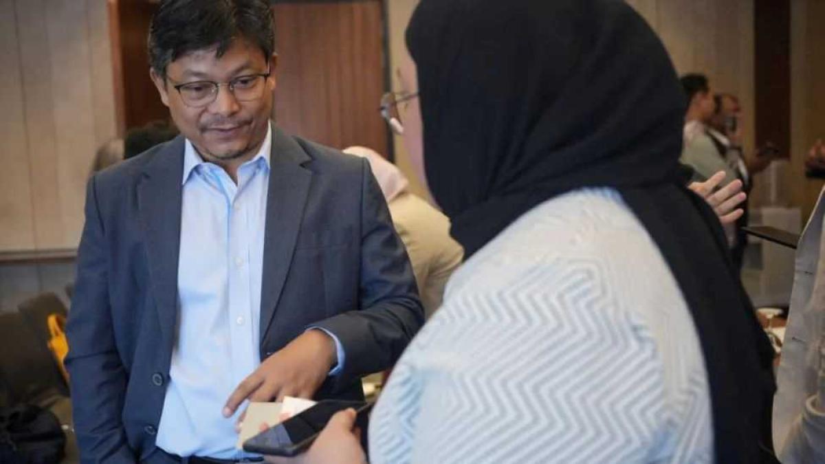 Dr Mat Zuki Mat Jaeb, Consultant Respiratory Physician and National Head of the Respiratory Subspecialty, Ministry of Health, speaking to CodeBlue on the sidelines of the “Unpacking the Chronic Respiratory Disease Epidemic” media workshop in Kuala Lumpur on November 12, 2025. Photo credit: Muhd Asyraf Hassan/ National Cancer Society Malaysia (NCSM).
