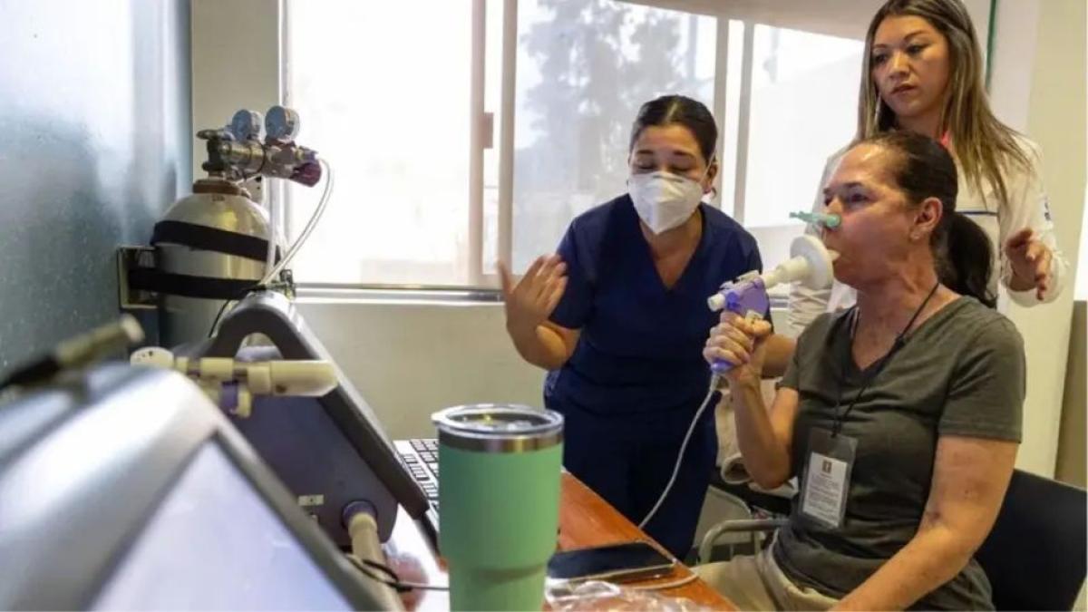 clinicians performing asthma testing