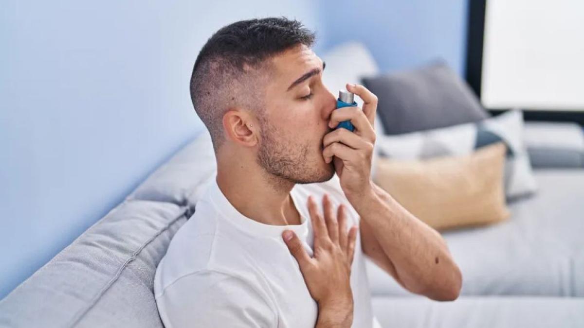 man using an asthma pump