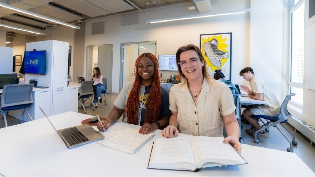 Writing tutor helping a student with a review