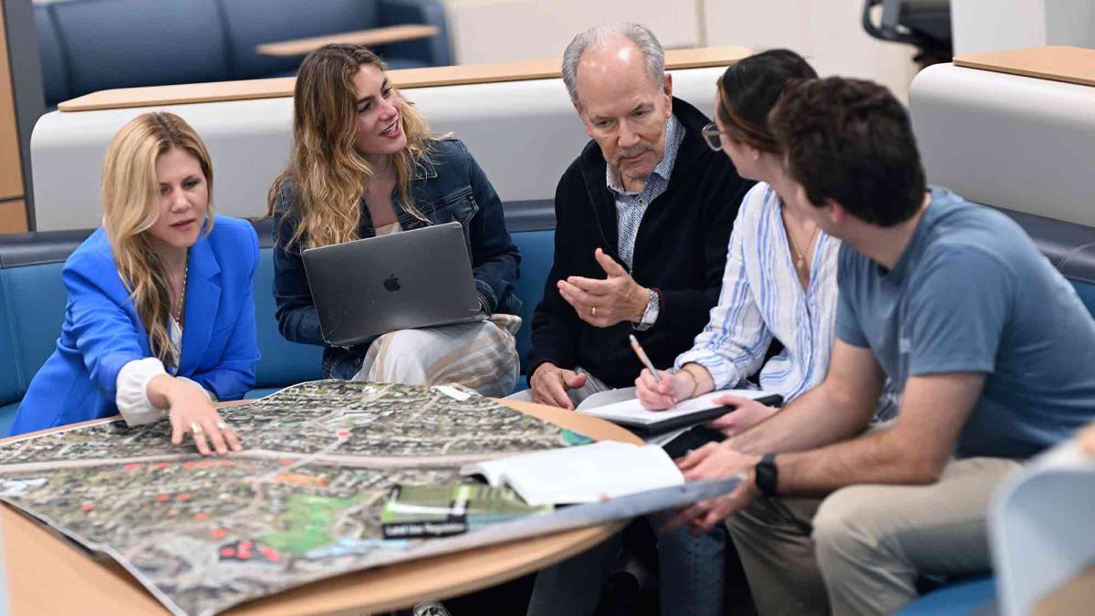 Land Use Law Center John and Tiffany Nolan with students 