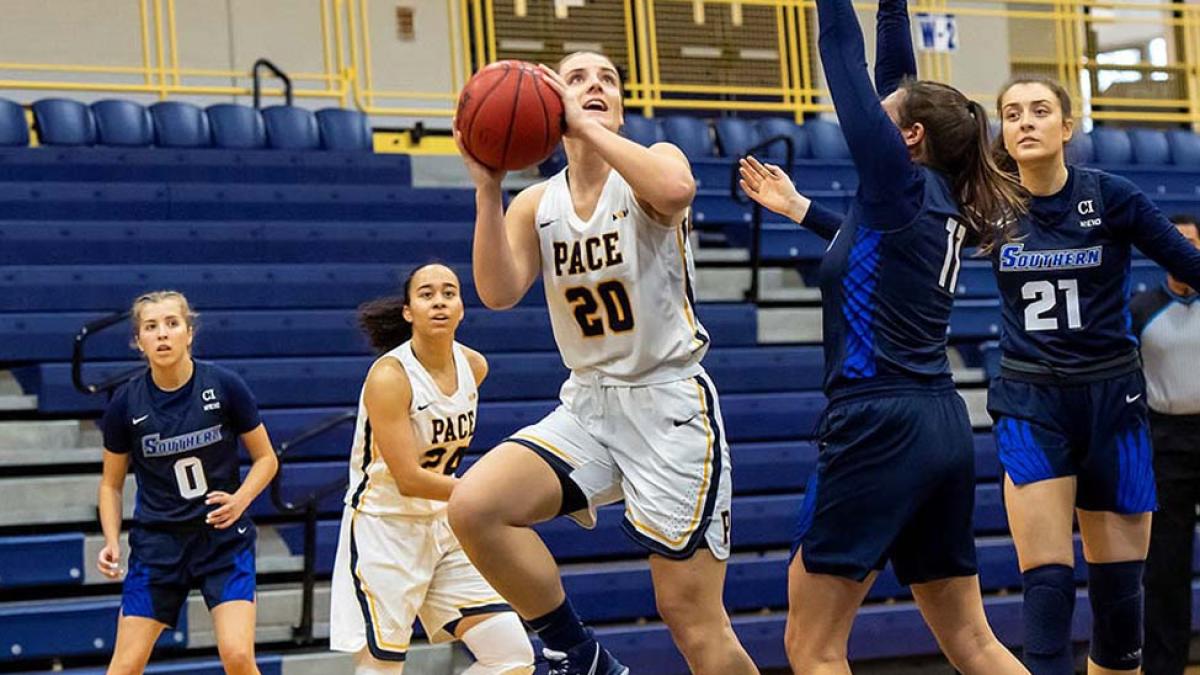 Women's basketball co-captain Lauren Schetter eluding defenders for a basket