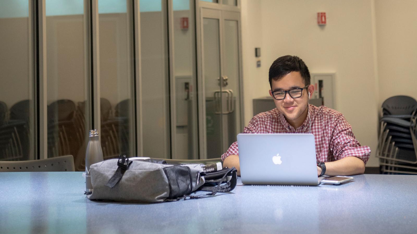 Student scheduling an online appointment with Career Services.