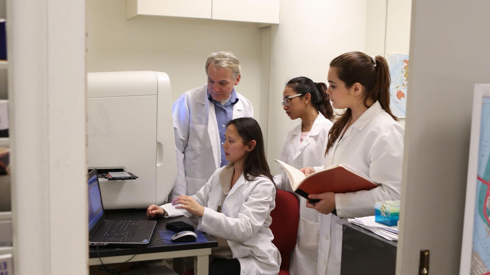 Students with Nigel Yarlett in Haskins lab