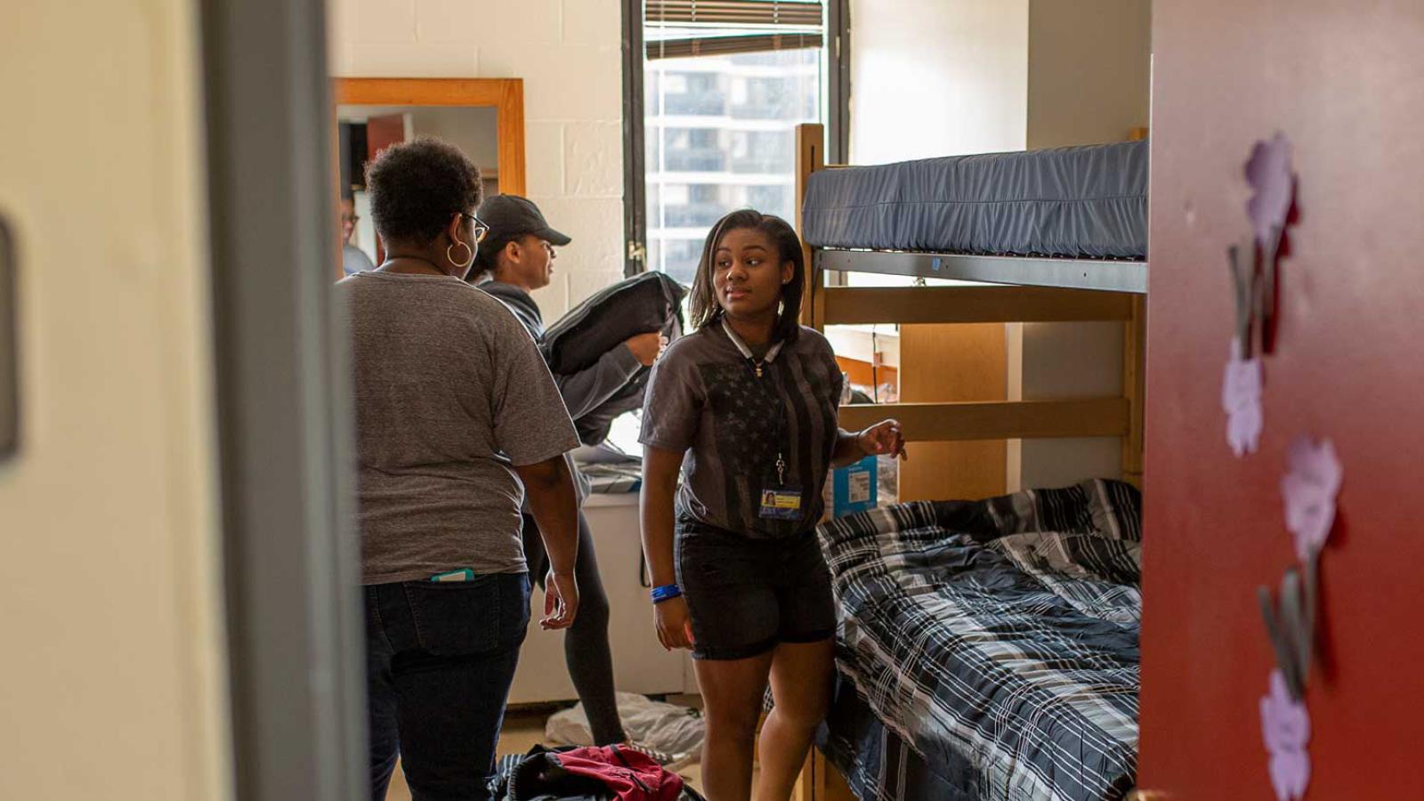 Parents helping their student move into the Residential Halls.