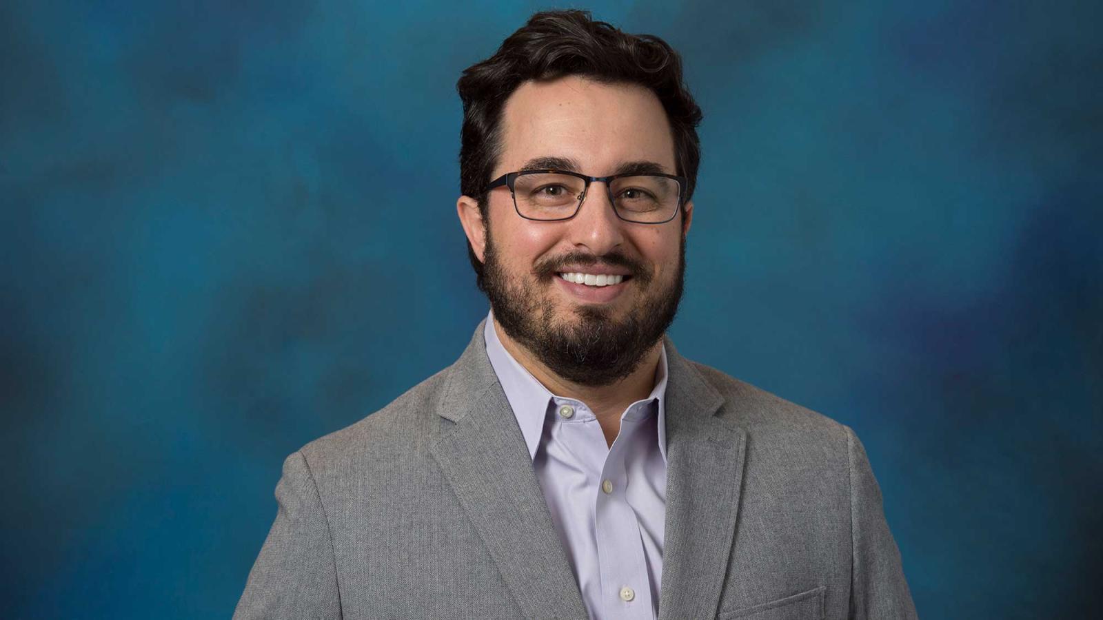 Professor Josh Galperin headshot