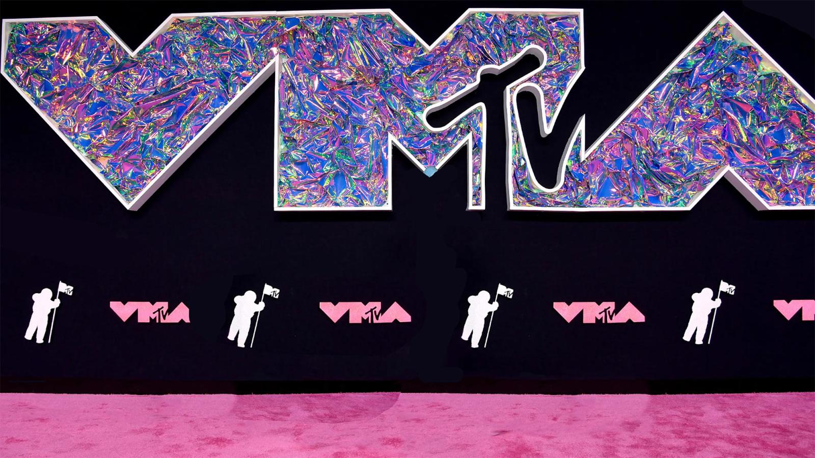 VMA MTV pink carpet
