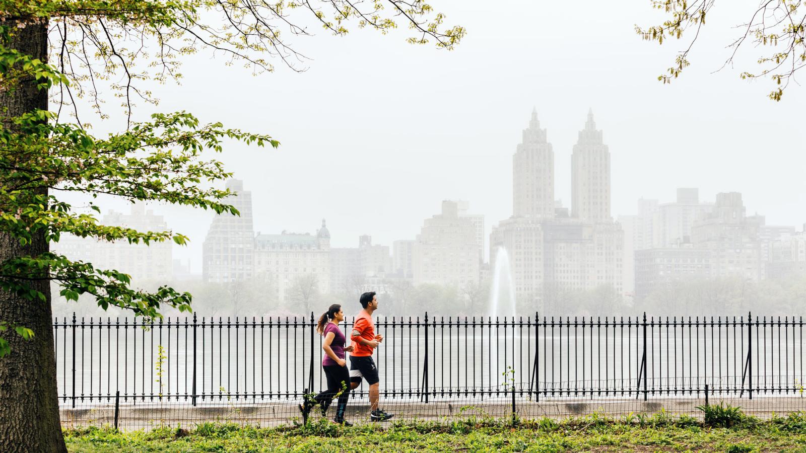 Pace students jogging along the Hudson River in NYC. 
