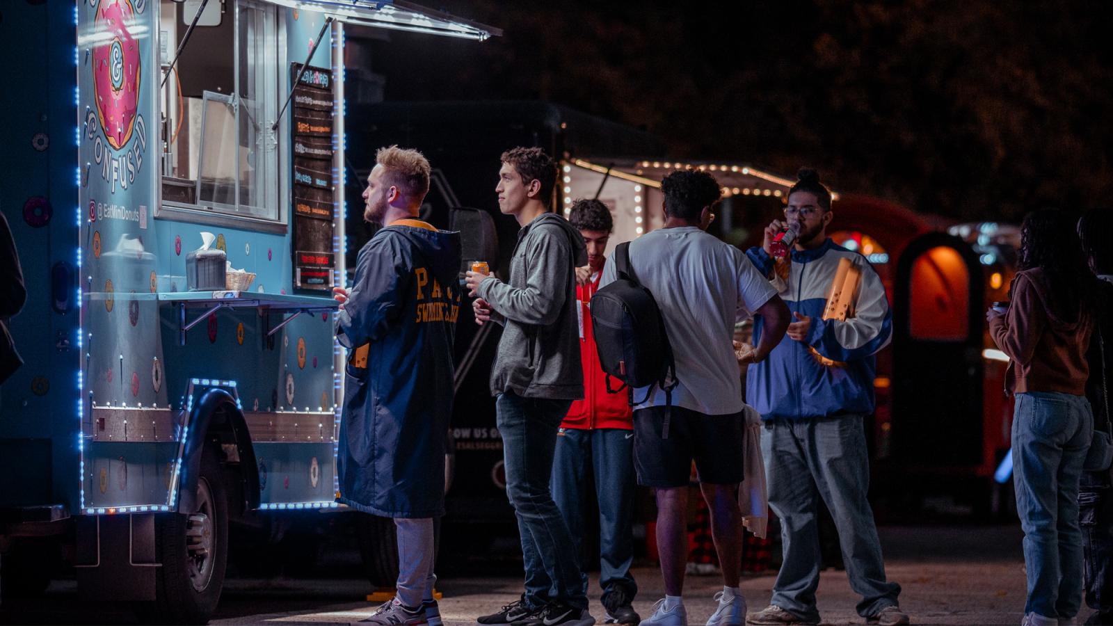 Pace students lining up for a food truck at homecoming.