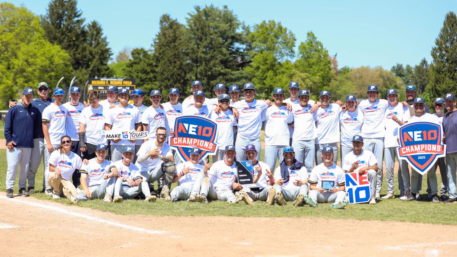 Pace's 2025 baseball team posing for a photo.