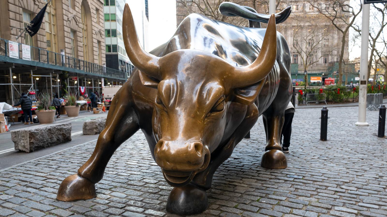 Bronze Charging Bull statue near Wall Street in Manhattan