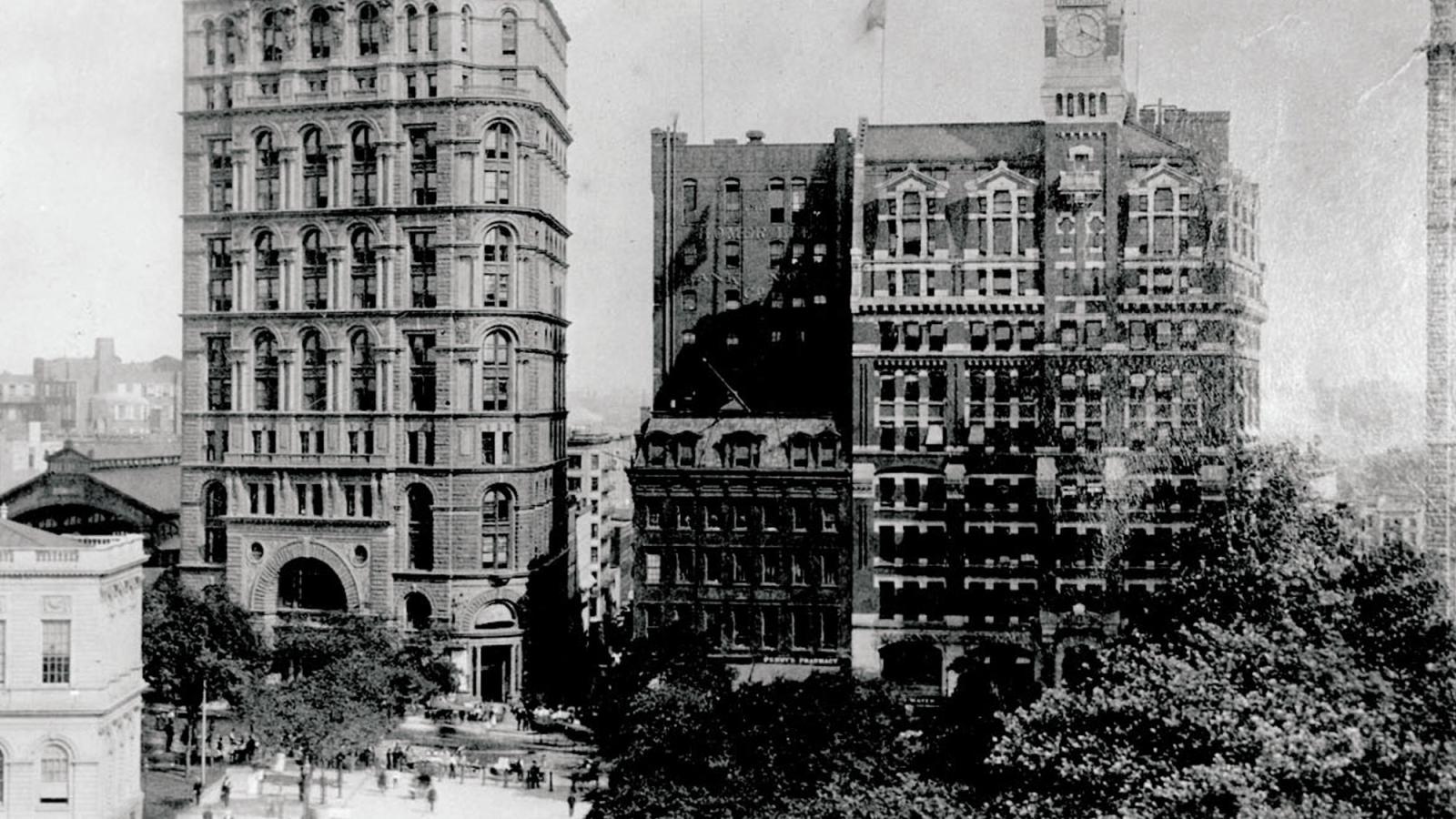 Black and what photo of the New York Tribune building circa 1900.