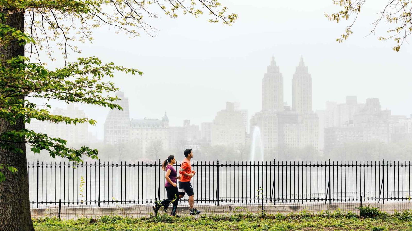 Pace students jogging along the Hudson River in NYC. 