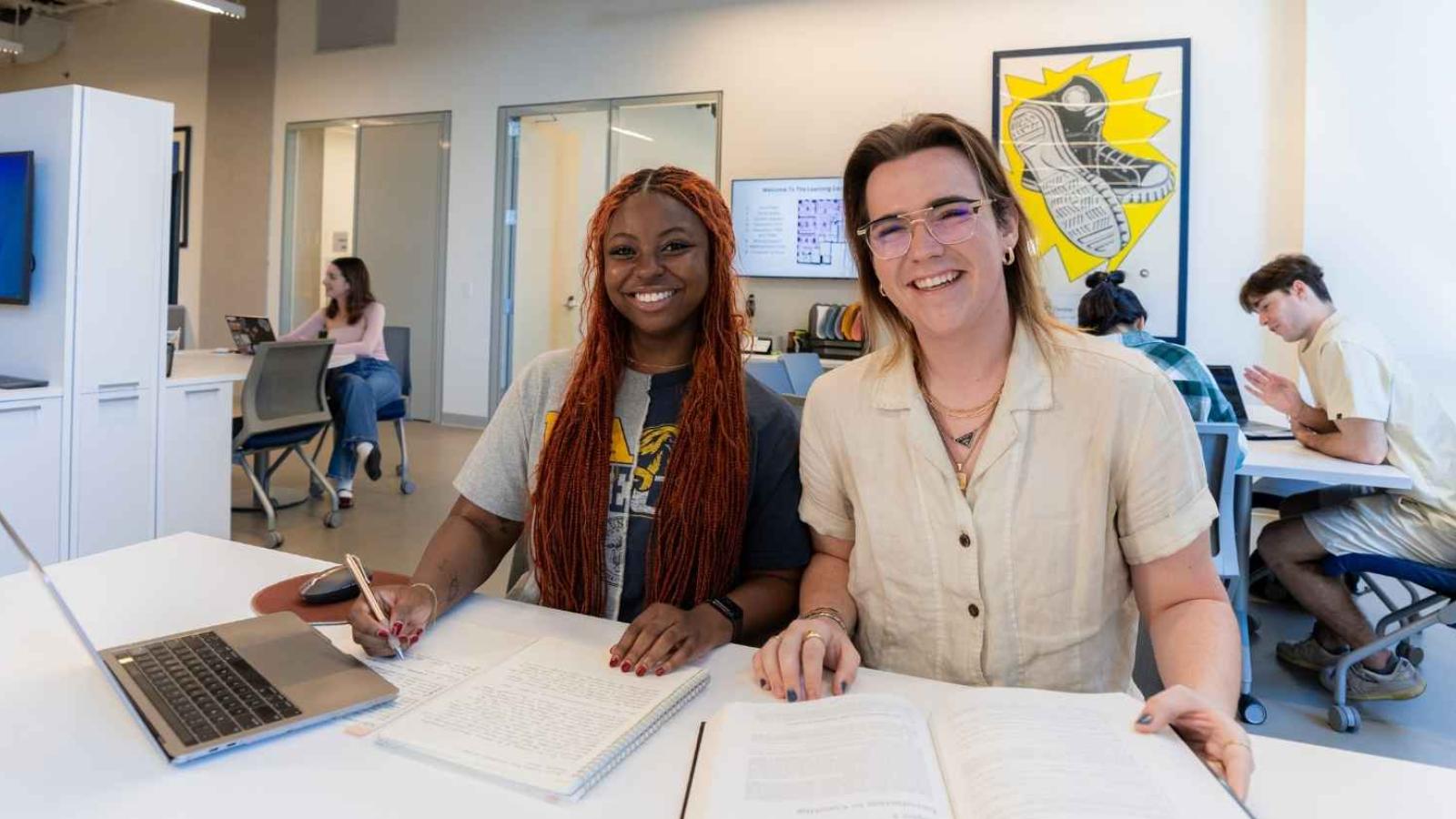 Writing tutor helping a student with thesis review