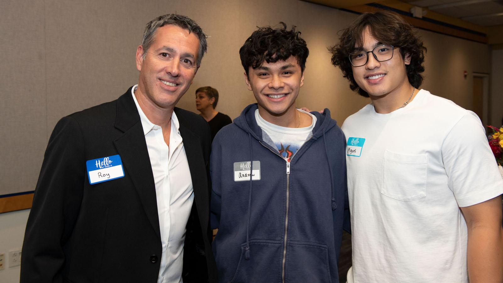 Roy Geva Glasberg (left) from AnD Ventures posing with students