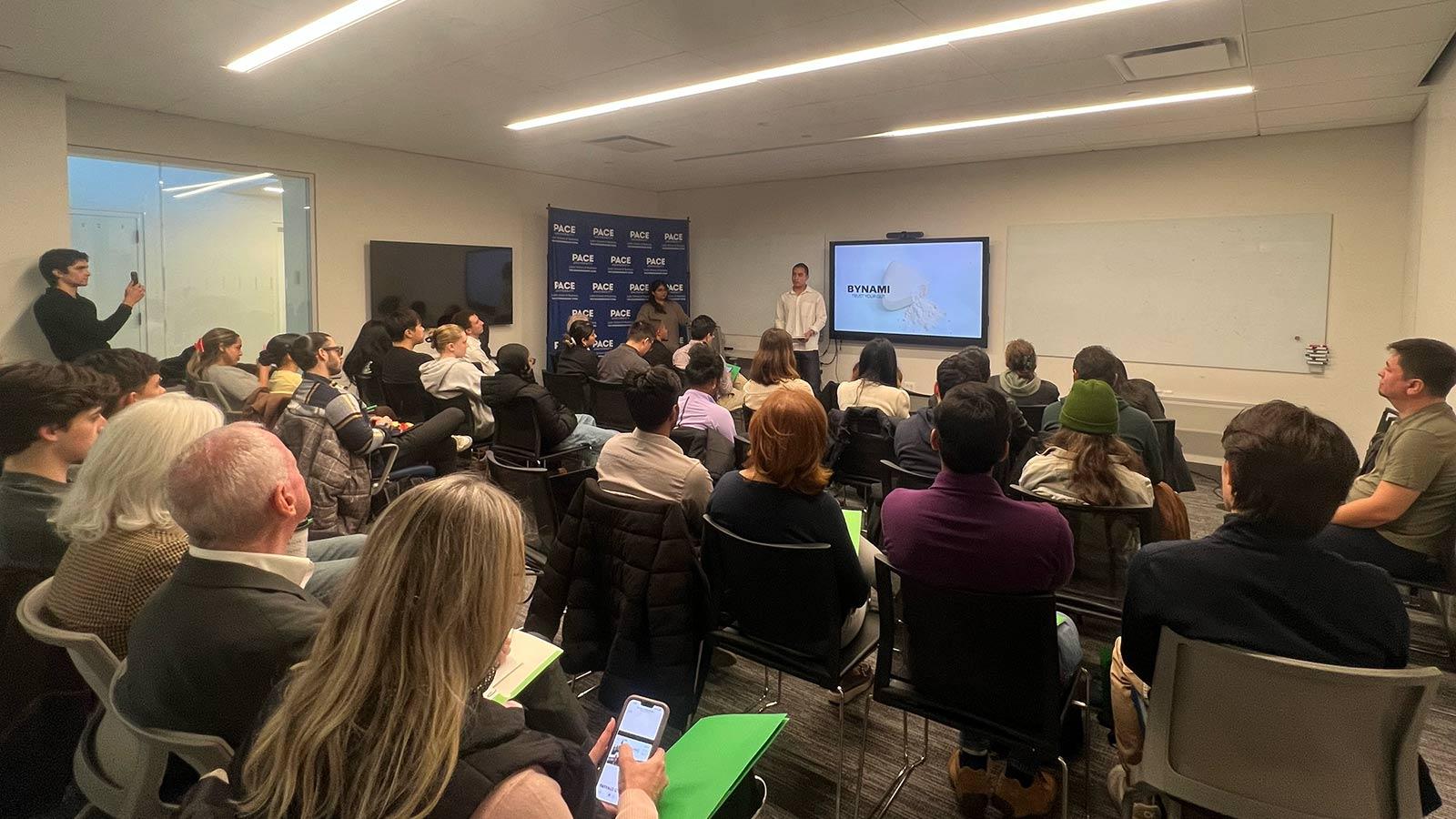 Students attending Student Venture Introduction Event 