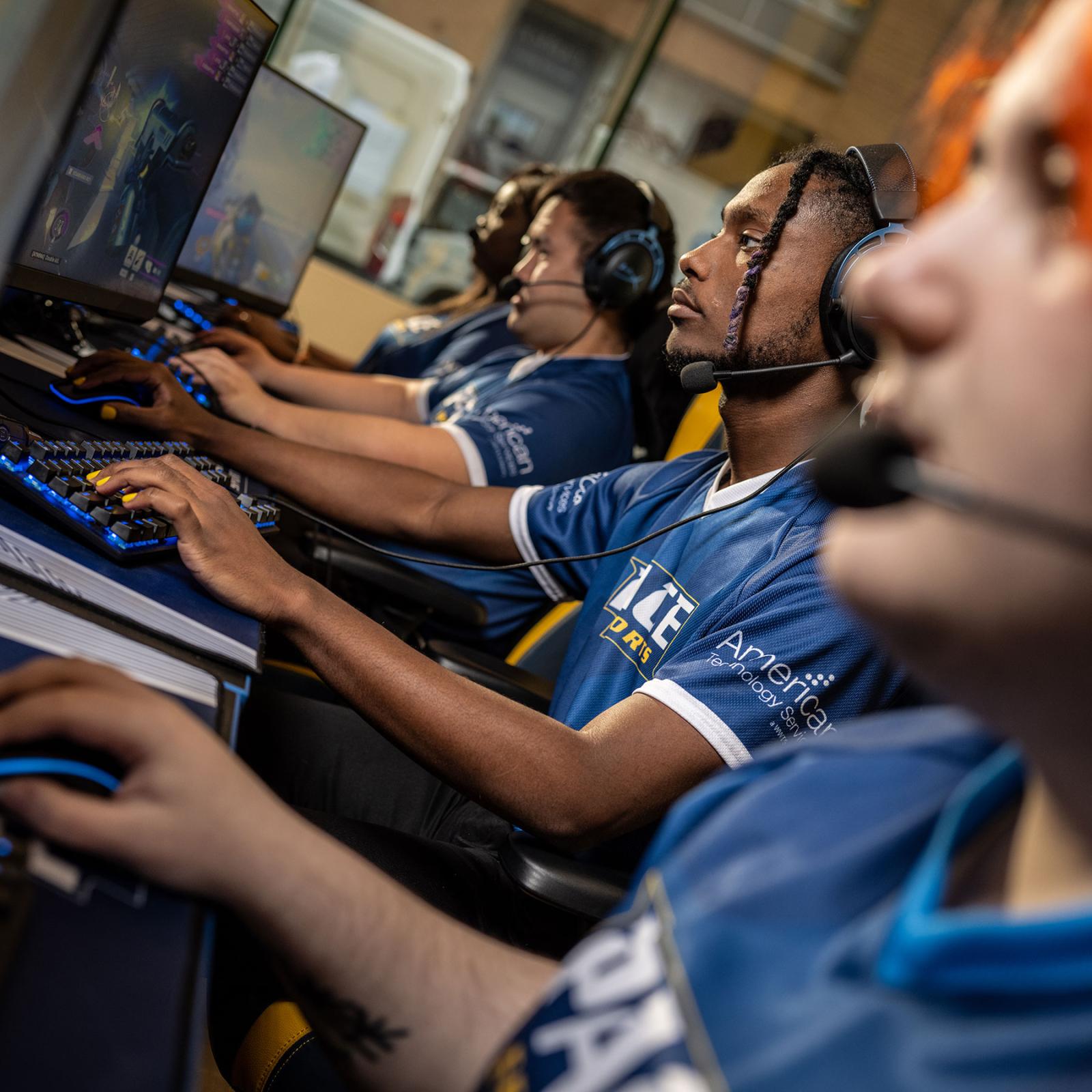 Group of Pace University student competing at Esports.