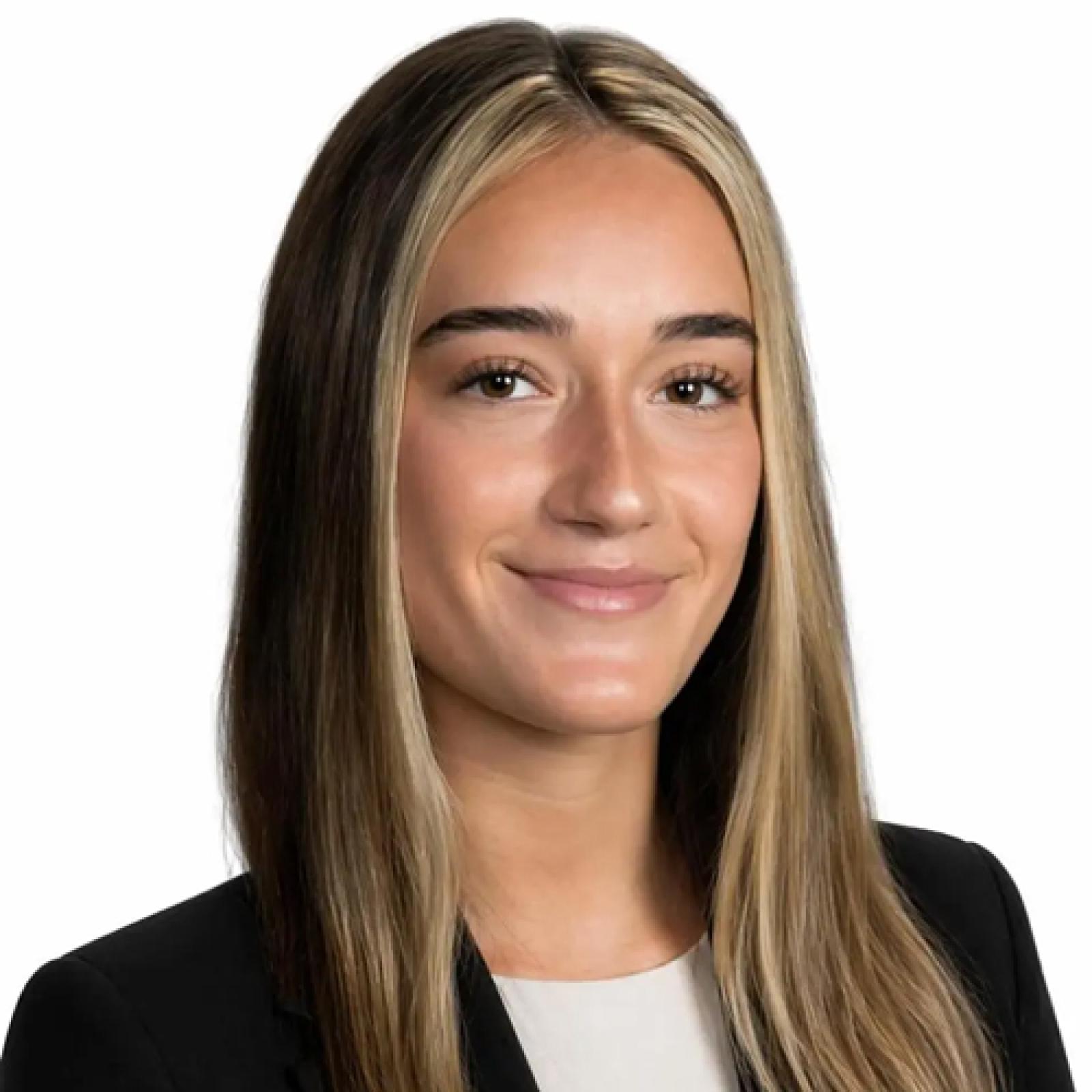Pace University Lubin student Olivia Gambuti '25, '26 studying a Social Media and Mobile Marketing, MS.