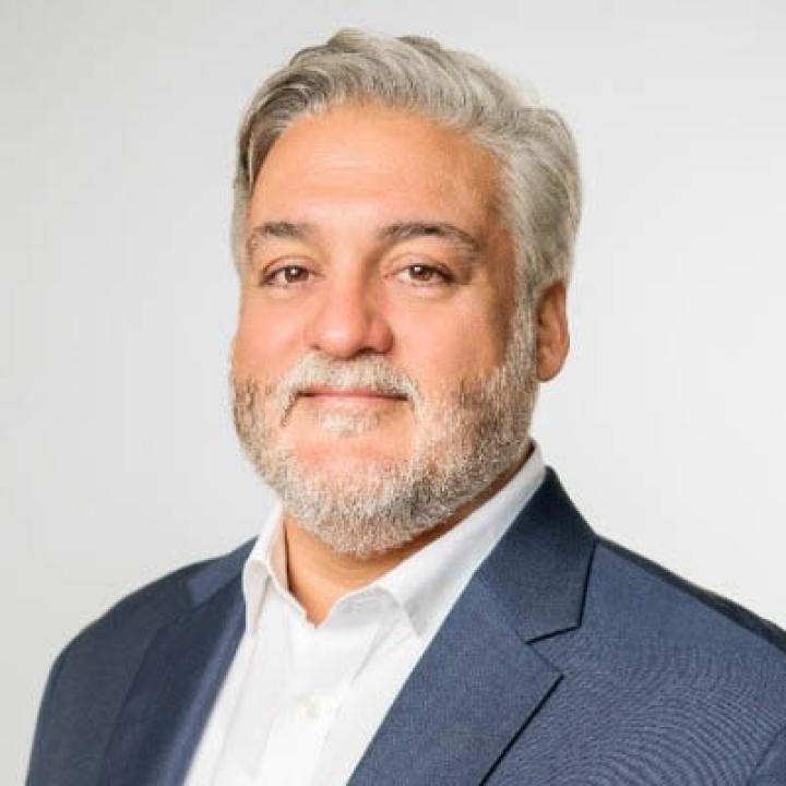 Headshot of Sustainable Business Law Hub Partner Darryl Carbonaro 
